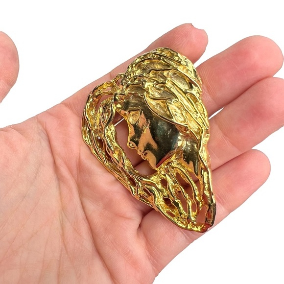 Shiny Gold Tone Art Nouveau Style Heart Shaped Lady Face Brooch - Picture 2 of 9